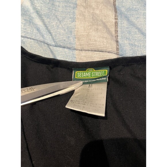 Sesame Street women's M scrub top shirt cookie monster one cute cookie - Picture 6 of 6